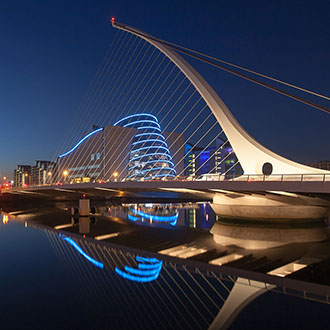 Samuel Beckett Bridge at night